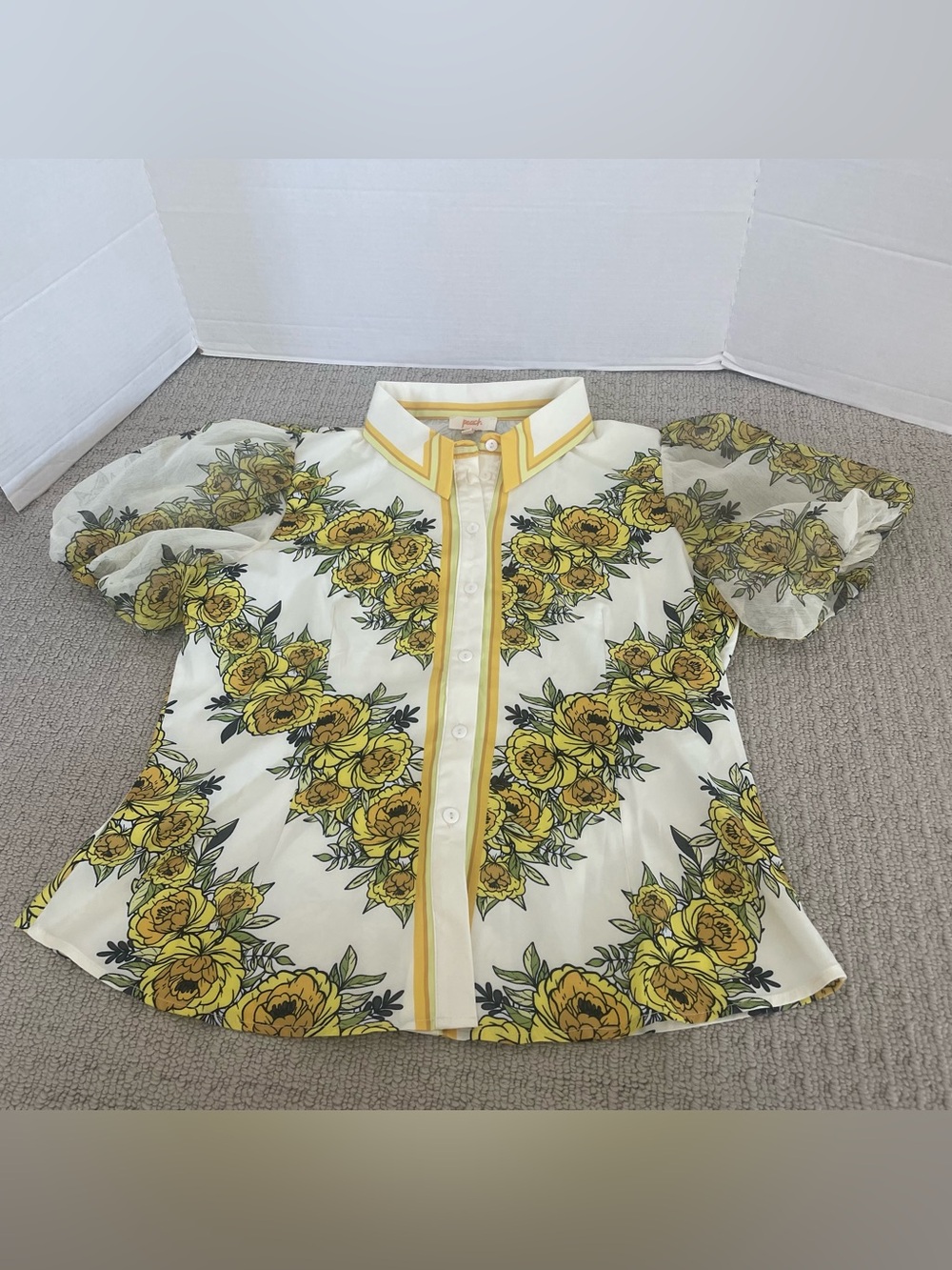NWOT women’s yellow floral button down blouse